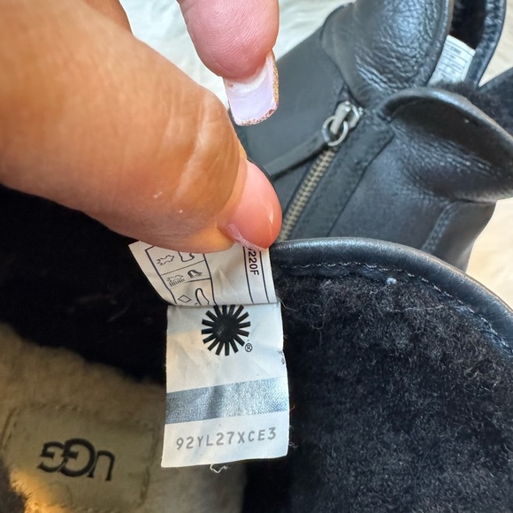 UGG Lavelle Black Leather Ankle Boots Booties Size 6 Streetwear Bikercore Harley - Picture 9 of 9